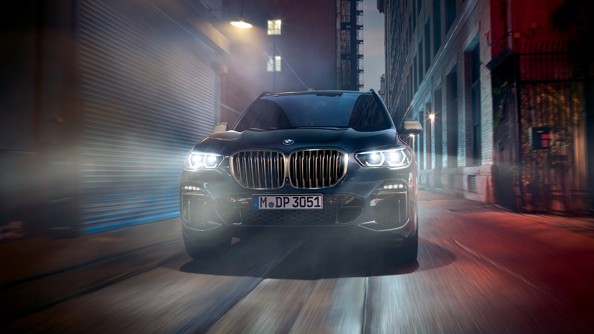Doubles naseaux BMW X5 M50i Doubles naseaux BMW en Ceriumgrau BMW X5 M50i G05 Carbonschwarz metallic vue de face