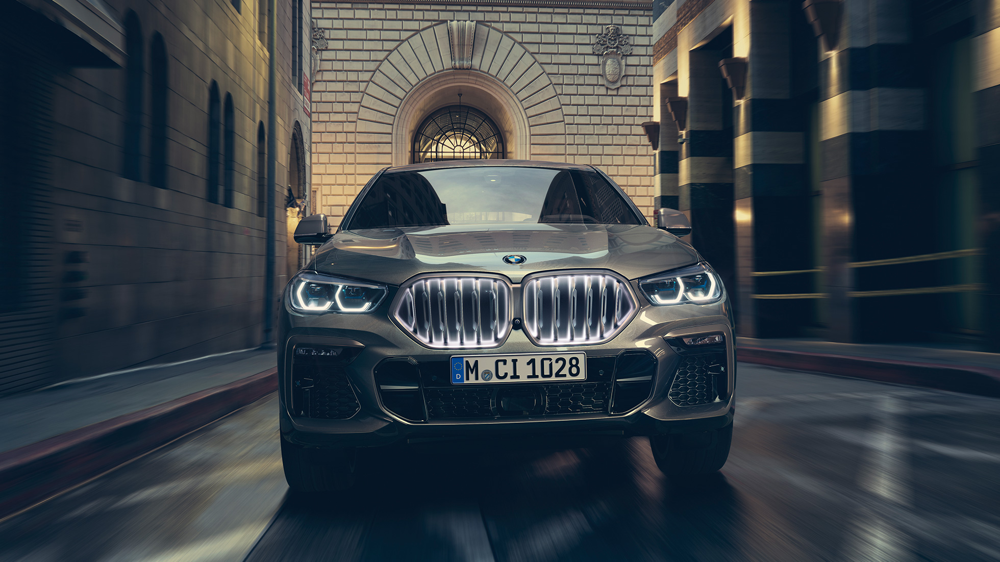BMW X6 M50i avec moteur essence M TwinPower Turbo BMW X6 M50i avec moteur essence M TwinPower Turbo G06 Manhattan metallic vue avant