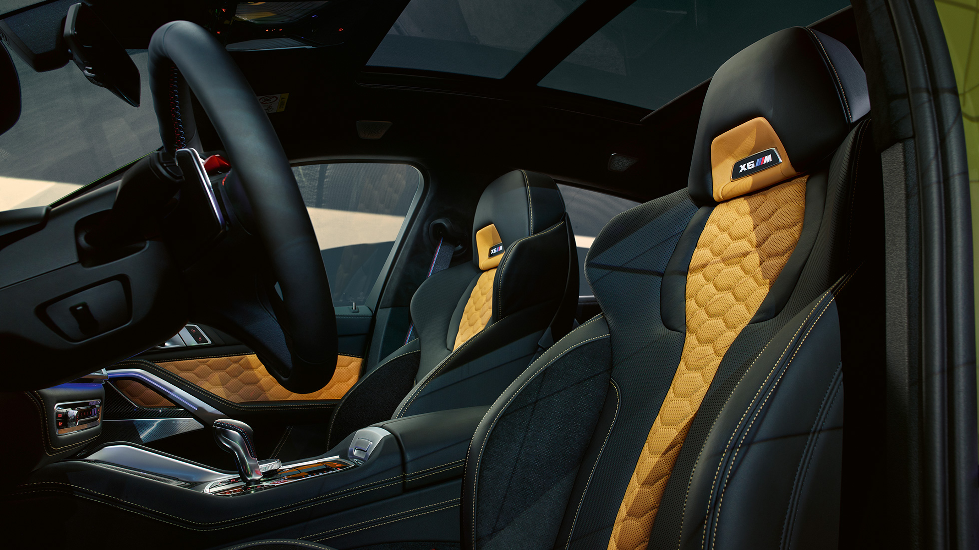 Sièges M multifonctions de la BMW X6 M Competition Sièges M multifonctions avec inscription X6 M éclairée, BMW X6 M Competition F96, habitacle
