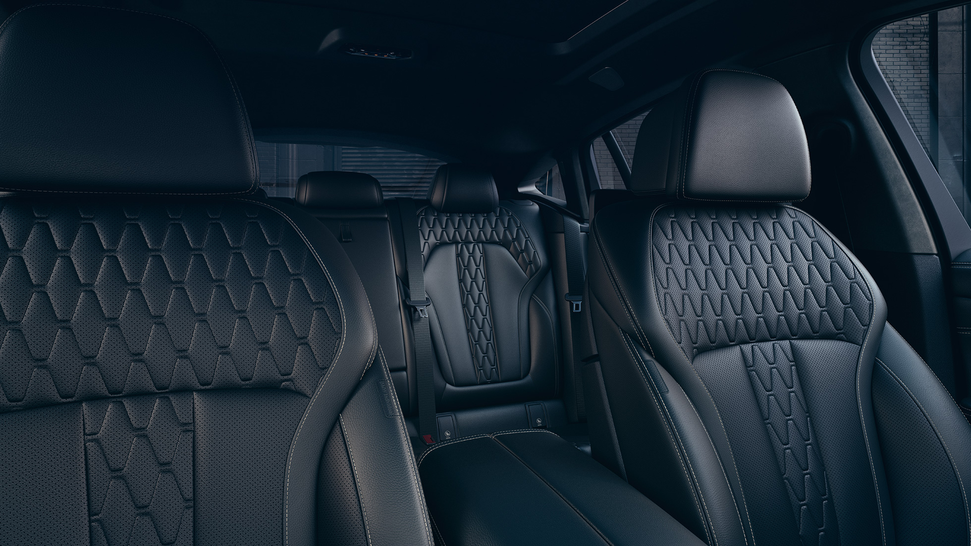 Sièges sport de la BMW X6 M50i Habitacle centré sur les sièges sport de la BMW X6 M50i
