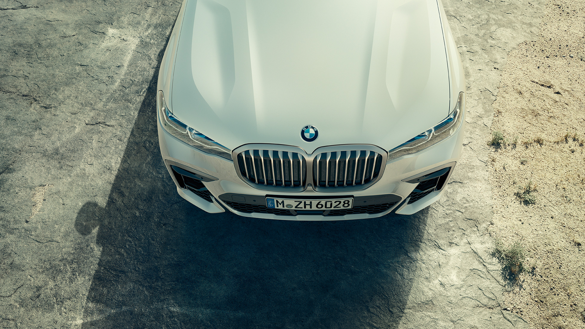 Voiture BMW X7 M, avant avec les naseaux BMW G07 BMW X7 M M50i, avant et capot, vue en plongée, G07, 2019