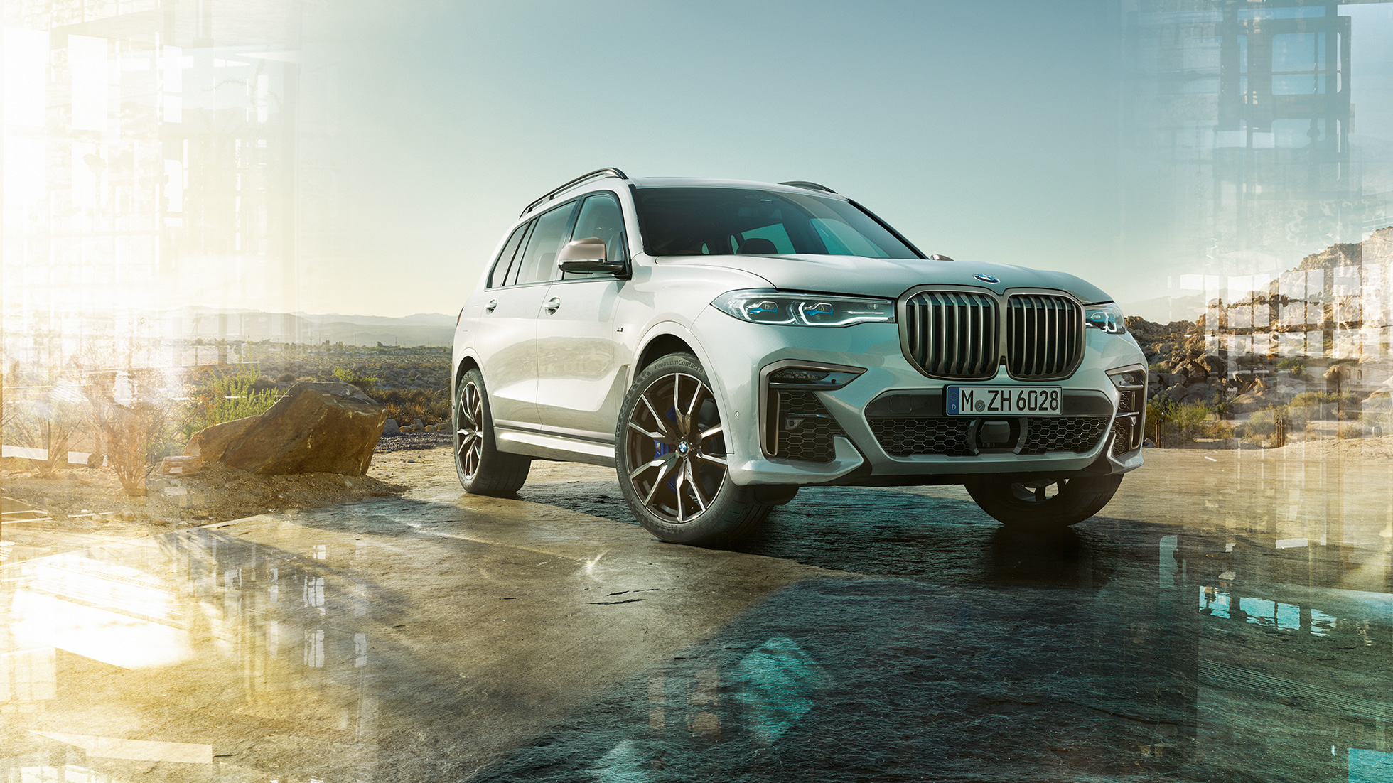 BMW X7 M, vue de trois-quarts avant G07 BMW X7 M en Mineralweiß, à l’arrêt, vue de trois-quarts avant, G07, 2019