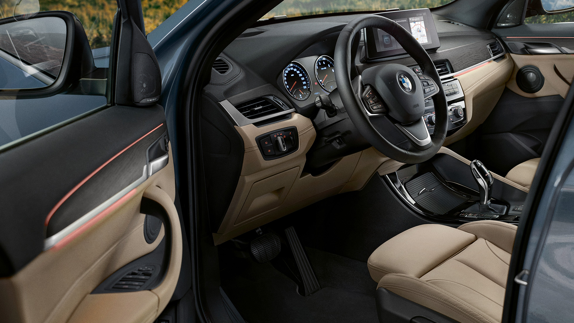 Intérieur de la BMW X1 F48 BMW X1, intérieur avec vue sur le volant multifonctions F48