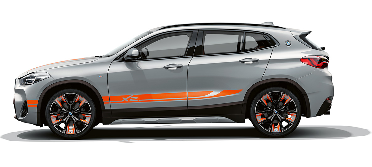 Vue de profil de la BMW X2 F39 BMW X2 2020 F39 Brooklyn Grau, vue de profil