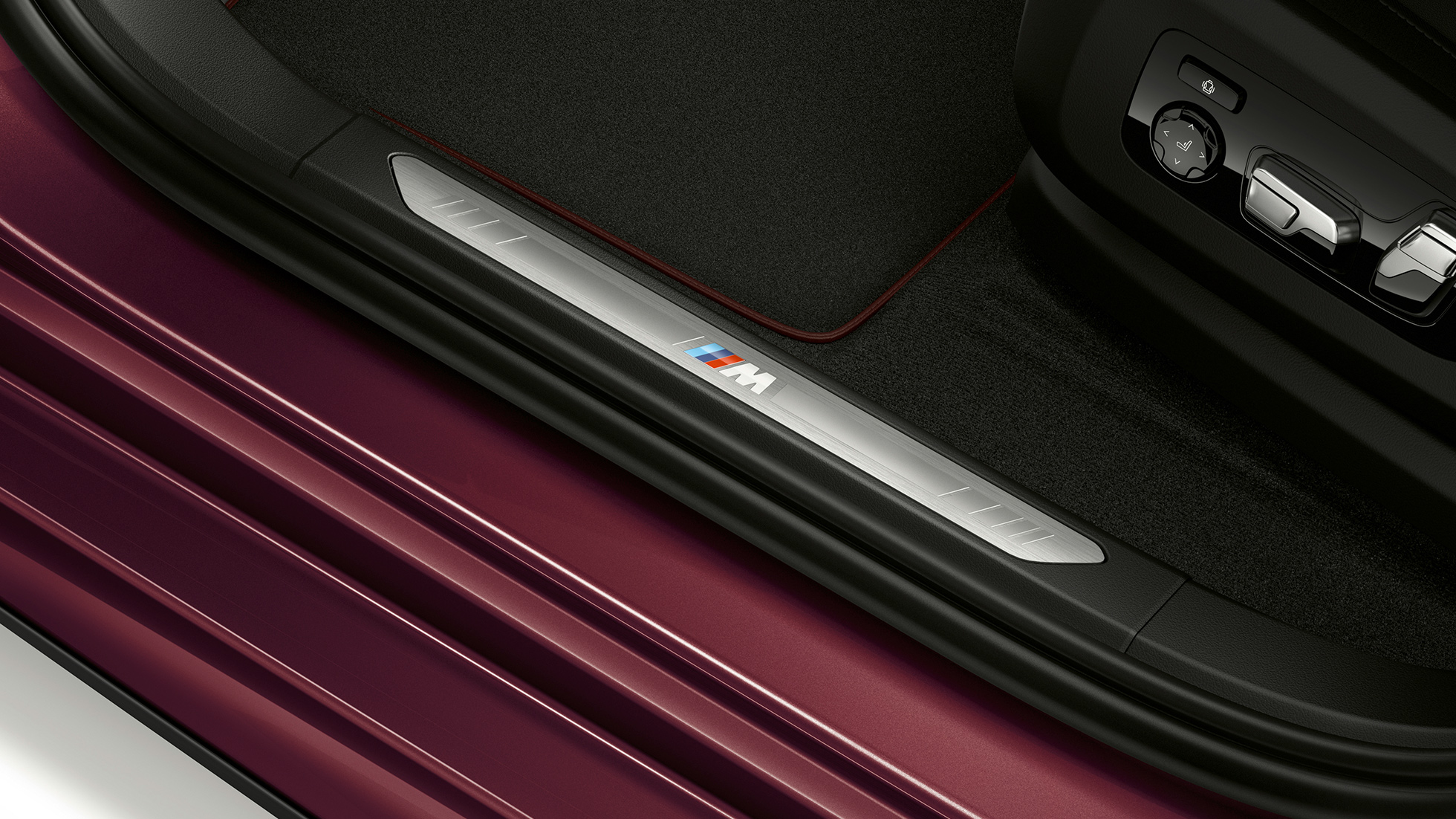 Seuil de porte BMW X6 Individual G06. Habitacle de la BMW X6 Individual avec vue en gros plan du seuil de porte G06.