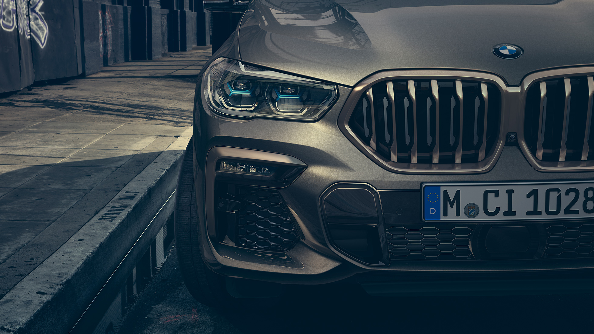 Laser BMW G06. Gros plan de la BMW X6 avec vue sur l’éclairage au laser G06.
