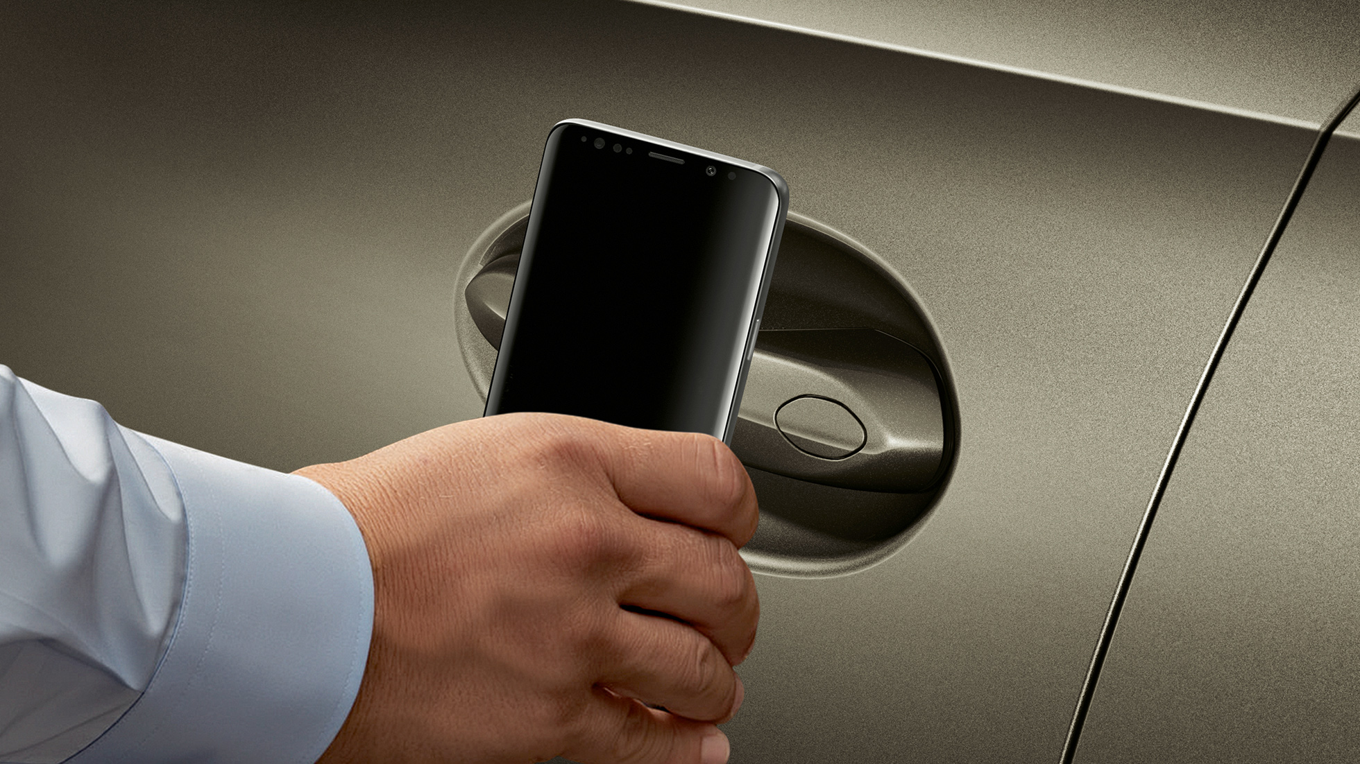 Accès confort avec smartphone. L’ouverture de la BMW X6 se commande par Smart Access via le smartphone.