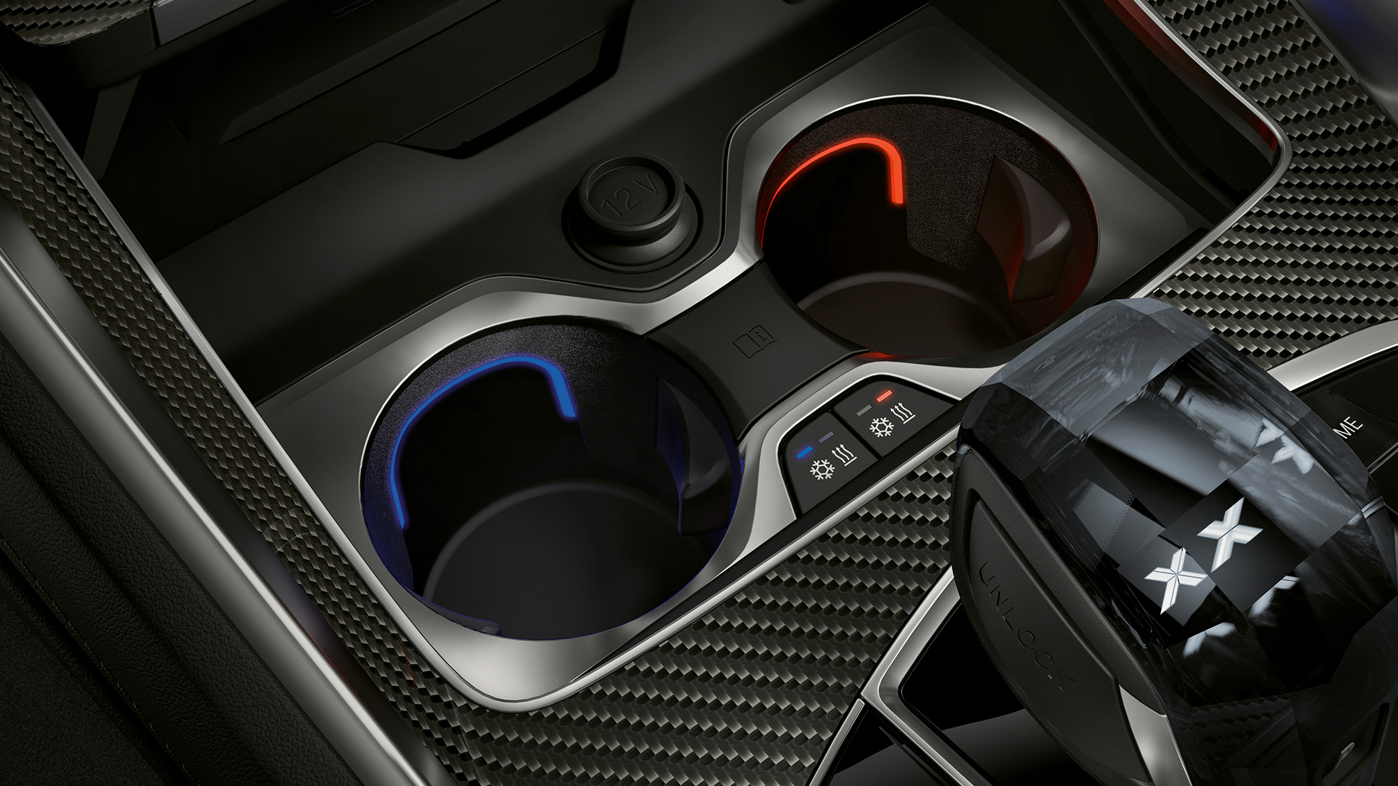 Porte-boissons tempérés G06. Gros plan de l’habitacle de la BMW X6 avec vue sur les porte-boissons tempérés G06.