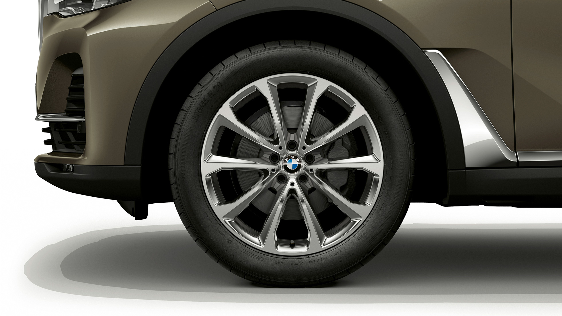 BMW X7 SUV, jante en alliage léger du G07 Gros plan d’une jante en alliage léger de la BMW X7 SUV G07