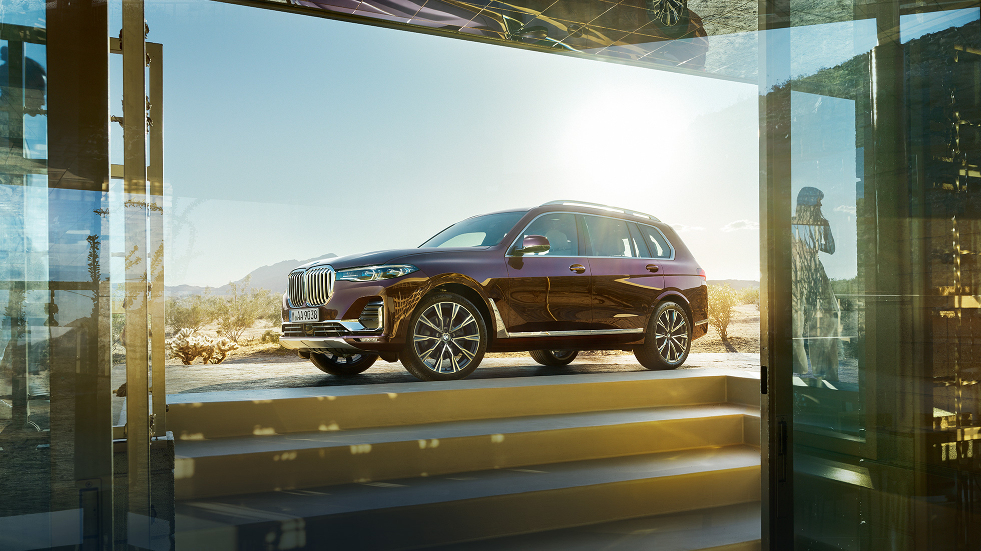 X7 xDrive40i BMW Individual, vue en plongée Vue en plongée de la BMW X7 en teinte métallisée Ametrin BMW Individual à l’arrêt.