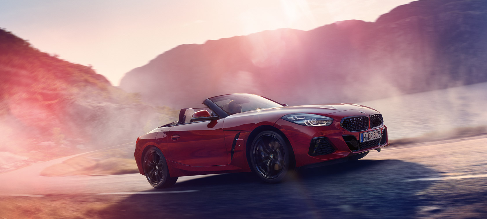 BMW Z4 Cabriolet rouge vue dynamique de profil BMW Z4 Cabriolet rouge vue dynamique de profil