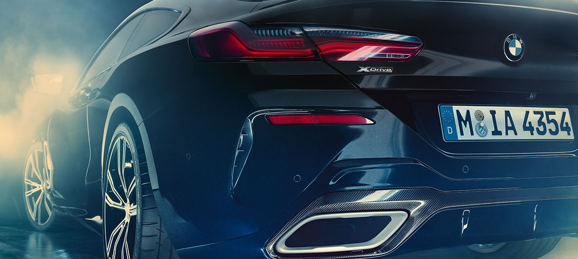 BMW Individual M850i NIGHT SKY, trois quarts arrière Vue en gros plan des sièges sport BMW Individual de la BMW Individual M850i NIGHT SKY