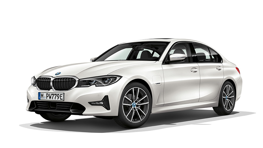 BMW Série 3 Berline Hybride Rechargeable – prise de vue en studio de trois quarts face