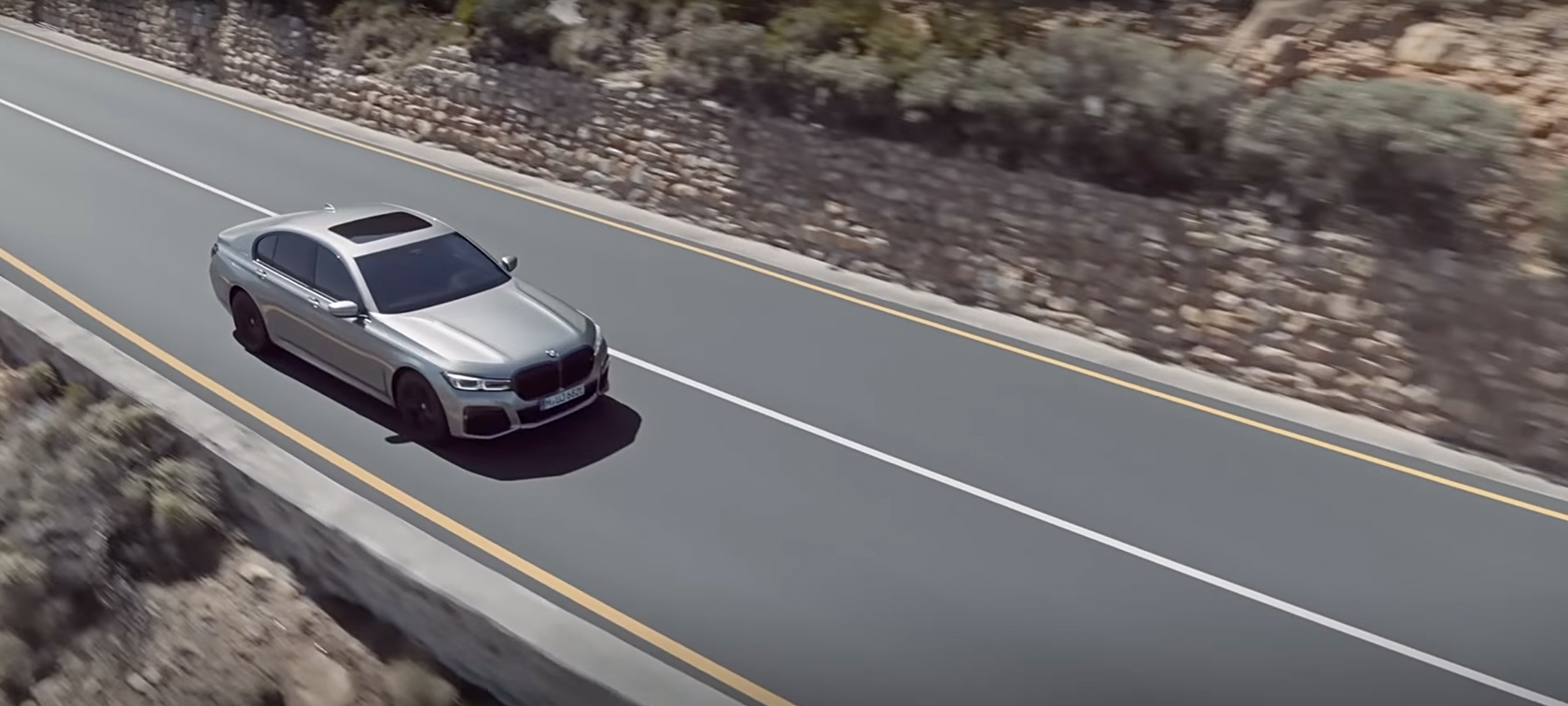 BMW roulant dans la campagne Vidéo