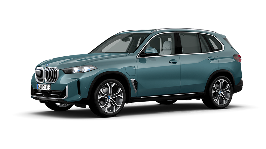 BMW X5 xDRIVE50e Modèle PHEV, vue de trois quarts avant en studio