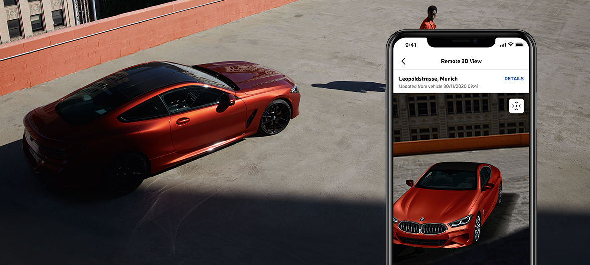 My BMW App Fahrzeug immer im Blick behalten BMW mit Person aus der Vogelperspektive My BMW App Fahrzeug immer im Blick behalten BMW mit Person aus der Vogelperspektive