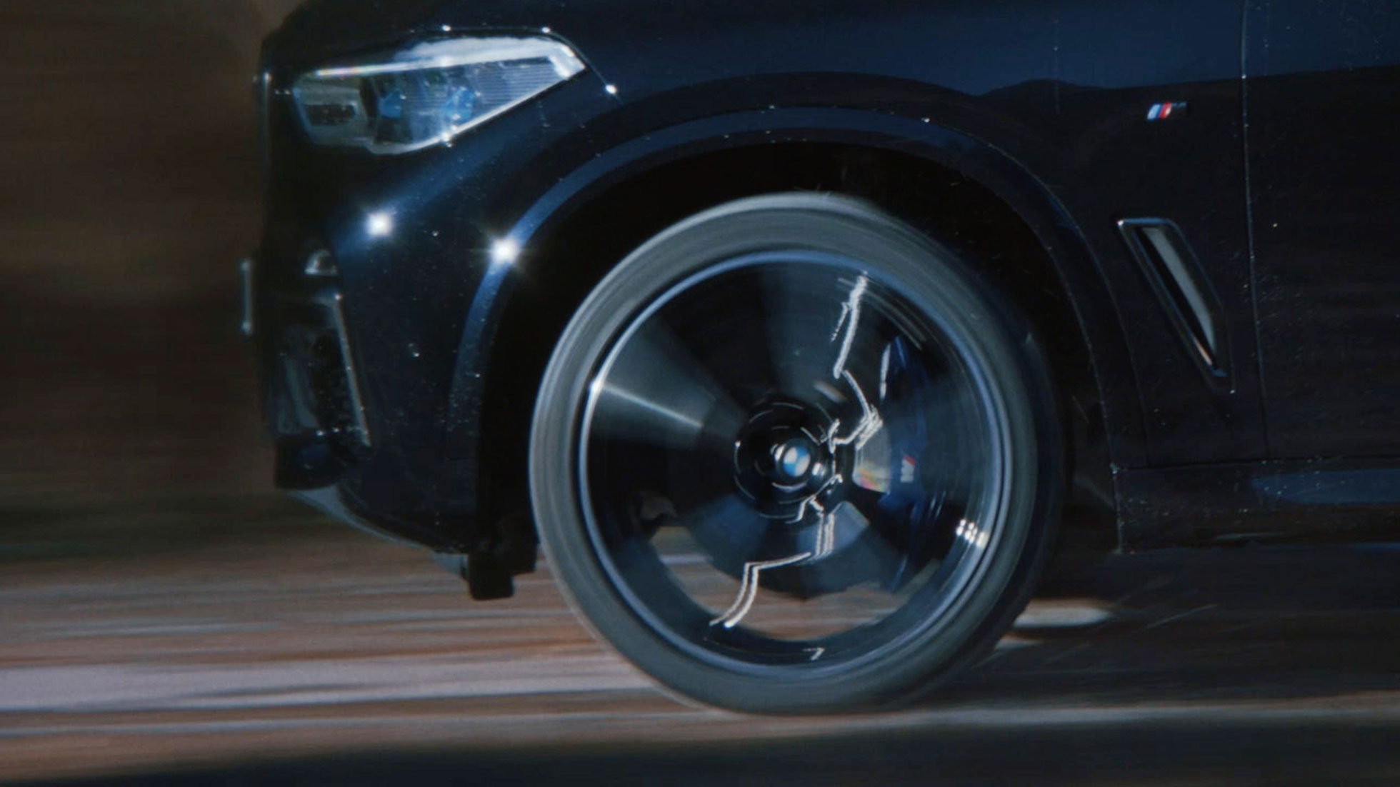 Une roue tourne sous l’aile, BMW M Une roue tourne sous l’aile, BMW M
