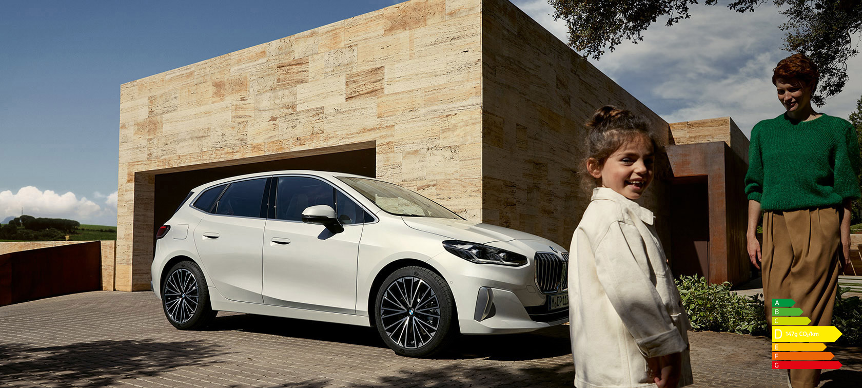 Crossover BMW Série 2 Active Tourer de ¾ avant en charge.