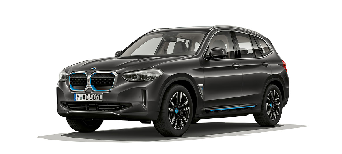 BMW iX3 G08 2020, modèle « Inspiring », vue de trois quarts avant BMW iX3 G08 2020, modèle « Inspiring » en Sophistograu Brillianteffekt, vue de trois quarts avant