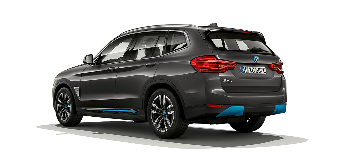 BMW iX3 G08 2020, modèle « Inspiring », vue de trois quarts arrière BMW iX3 G08 2020, modèle « Inspiring » en Sophistograu Brillianteffekt, vue de trois quarts arrière