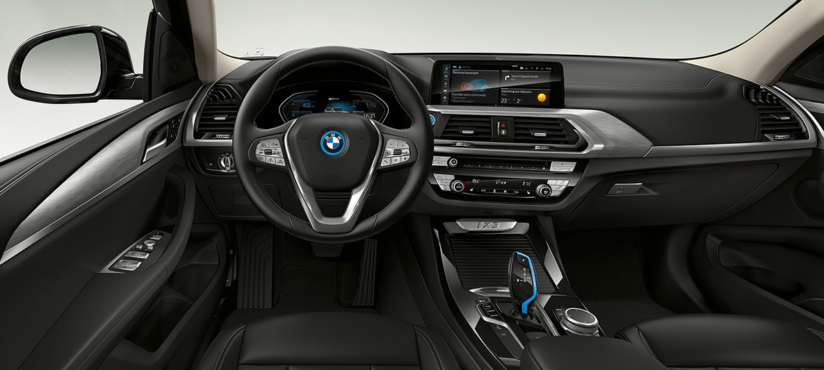 BMW iX3 G08, modèle « Inspiring », poste de conduite BMW iX3 G08 2020, modèle « Inspiring », poste de conduite et habitacle