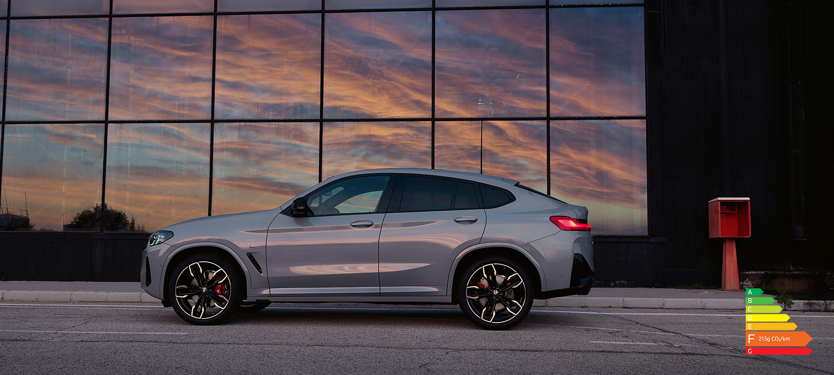 4x4 haut de gamme BMW X4 G02 Brooklyn Grau Vue de profil 2021