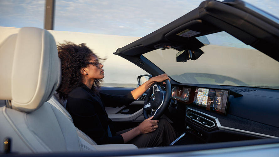 Vue intérieur de la BMW Série 4 Cabriolet avec le Curved Display