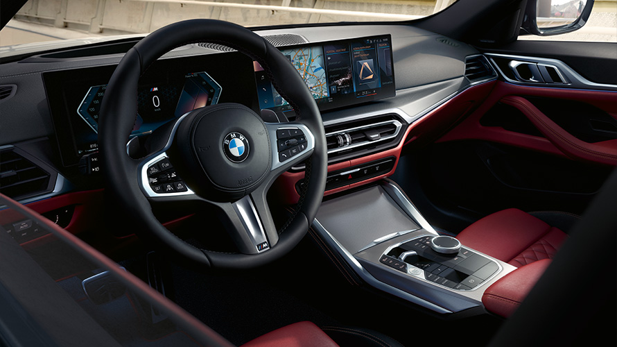Vue du tableau de bord de la BMW Série 4 Gran Coupé avec le Curved Display
