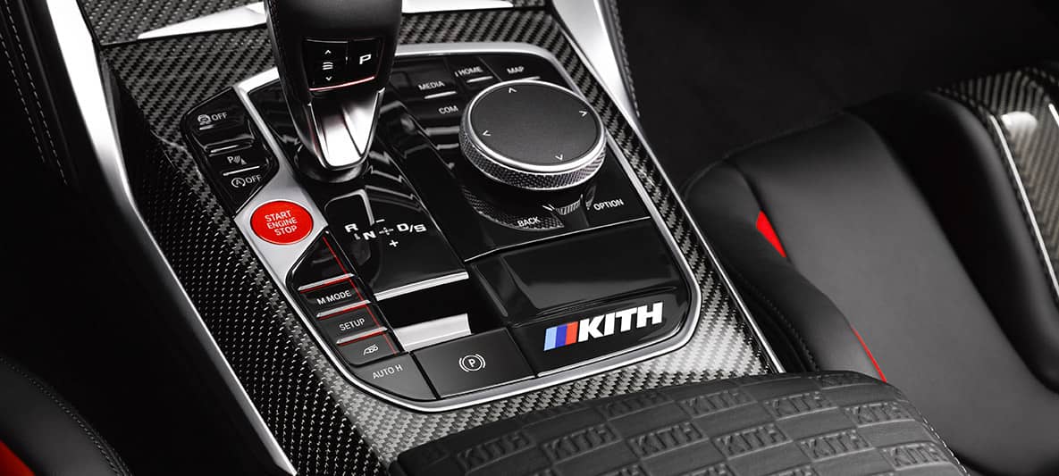 Détails de finition intérieure de la BMW M4 Competition x KITH Edition Détails de finition intérieure de la BMW M4 Competition x KITH Edition
