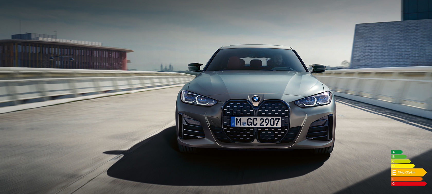 BMW M440i xDrive Gran Coupé G26 2021 BMW Individual Frozen Pure Grey metallic vue de face