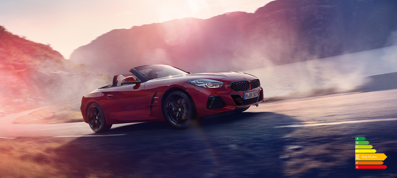 BMW Z4 Cabriolet rouge vue dynamique de profil
