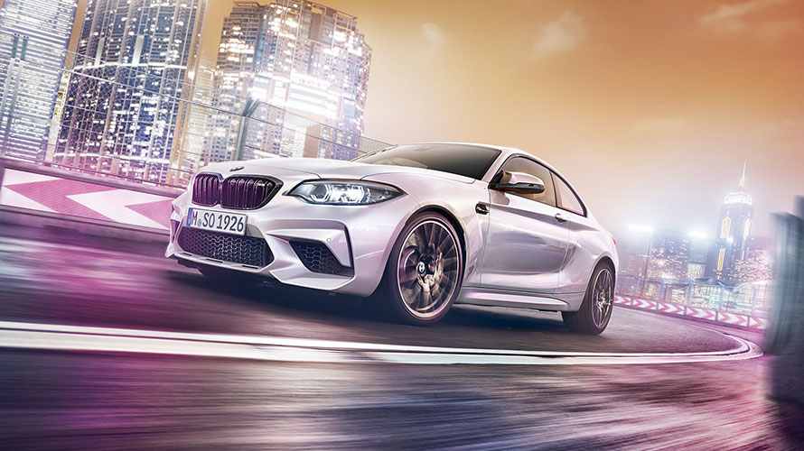 BMW M2 Competition vue dynamique sur piste de nuit BMW M2 Competition vue dynamique sur piste de nuit