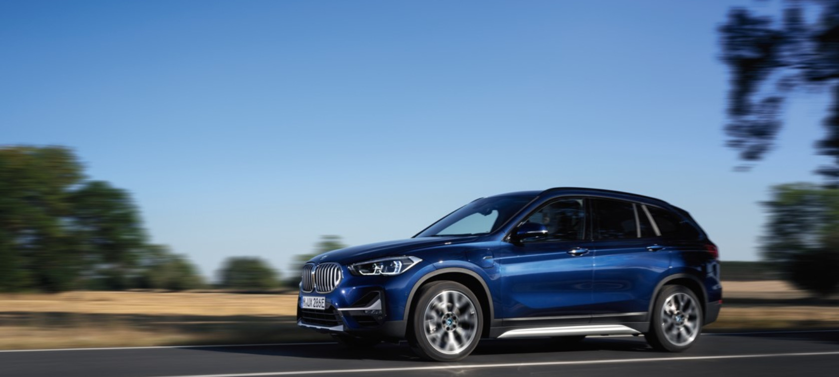 BMW X1 d'occasion, SUV, vue de profil, vue de coté, sur route,