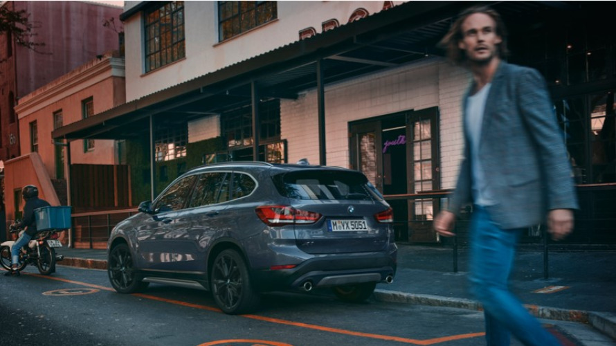 BMW X1 d'occasion, SUV compact, vue de dos, confort