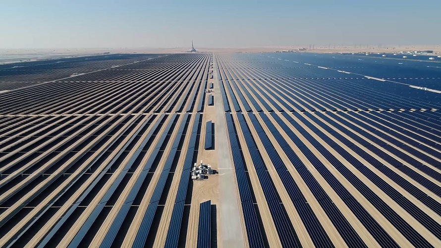 panneaux solaires d’alimentation en électricité d’une fonderie d’aluminium