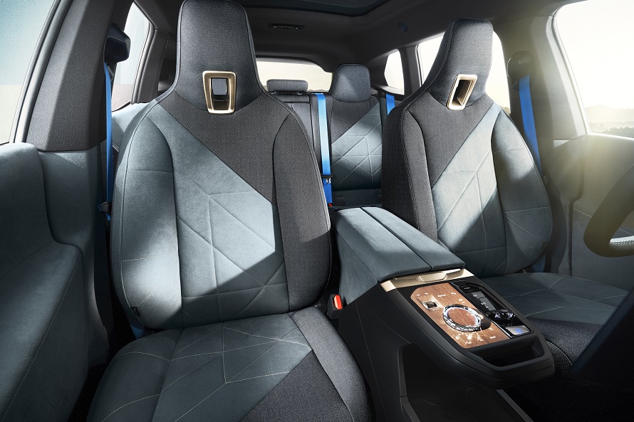 Dans votre BMW iX, oui, vous êtes bien dans une voiture et pas un salon…