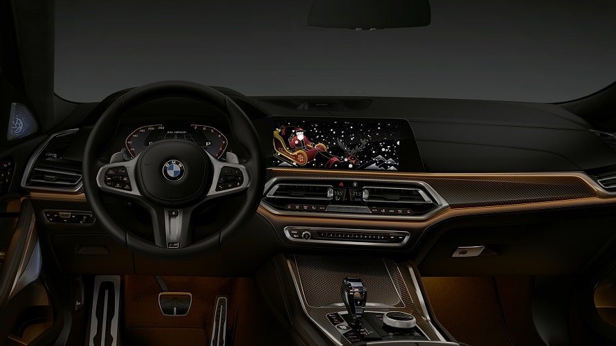 Pour célébrer l'année 2021, BMW Group a envoyé ses vœux aux conducteurs directement dans leur voiture.