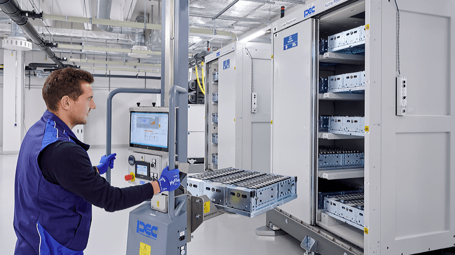 Le centre de compétences en cellules de batteries à Munich qui a pour objectif d’accélérer le développement des batteries pour véhicules électriques. Le centre de compétences en cellules de batteries à Munich qui a pour objectif d’accélérer le développement des batteries pour véhicules électriques.