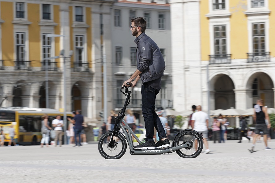 Dans les rues de la capitale, la trottinette électrique a le vent en poupe ! 