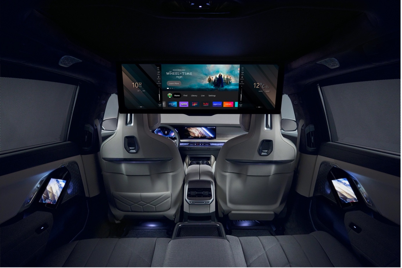 En voiture pour le prochain épisode de The Wheel of Time avec le BMW Theatre Screen !