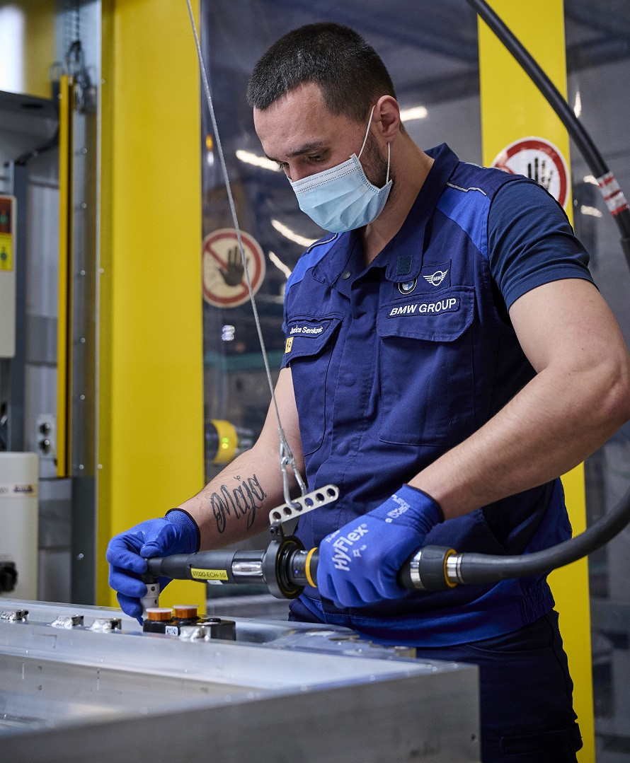 Chez BMW Group, les batteries sont modulables et donc facilement réparables. 