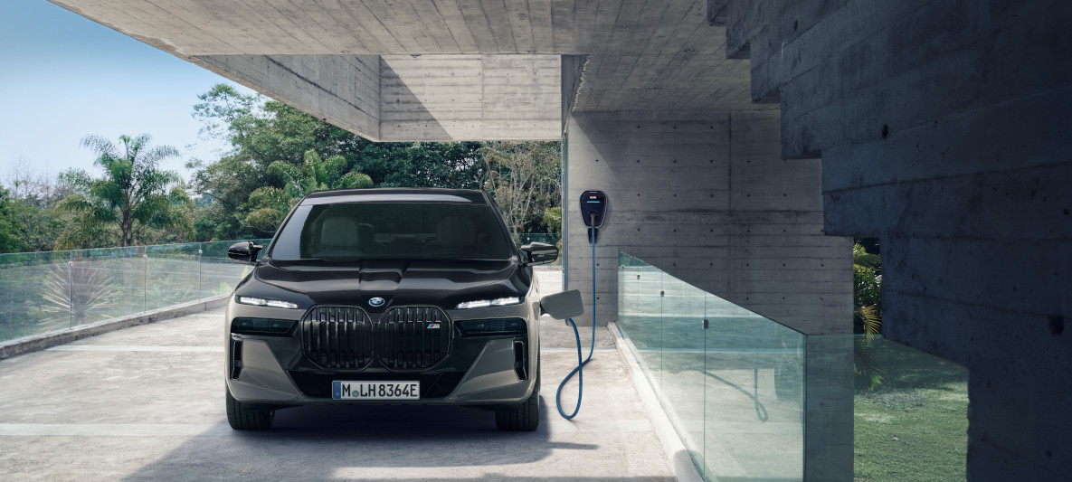 Installer une borne de recharge chez soi ? Rien de plus facile grâce à BMW Group.