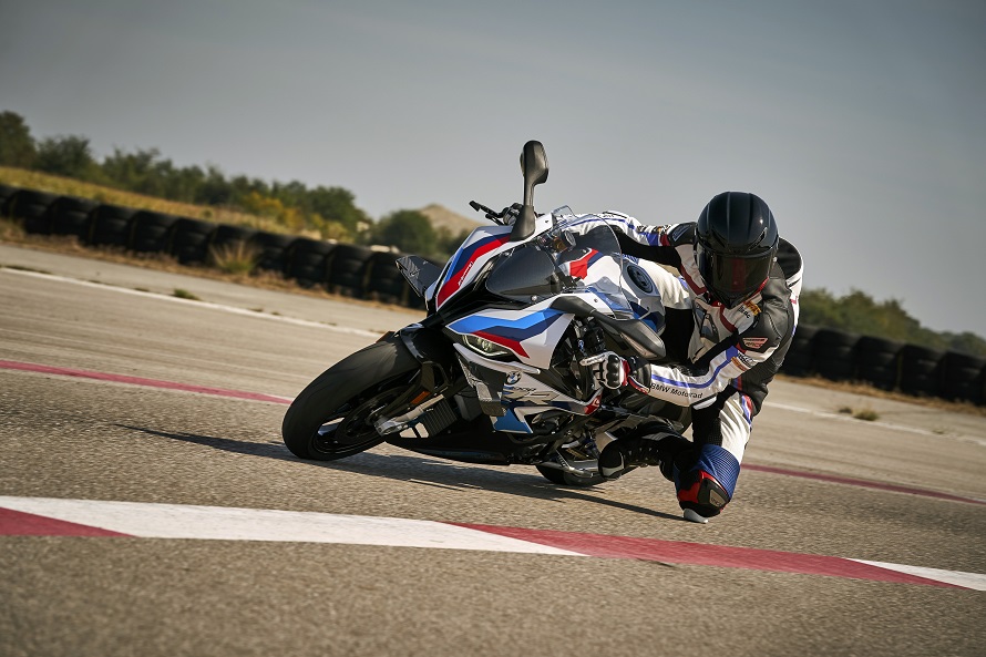 Vous cherchez la performance à tous les niveaux ? Voici la BMW M 1000 RR. 