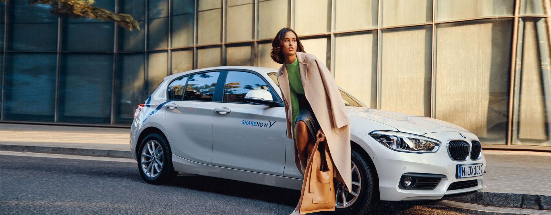 Avec le textile connecté présenté avec la BMW Vision iNEXT, la technologie se montre seulement lorsque vous en avez besoin.