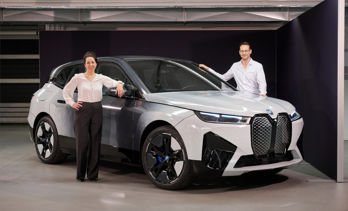 Roulerons-nous bientôt sur des routes aussi modulables que la couleur de la BMW iX Flow ? 
