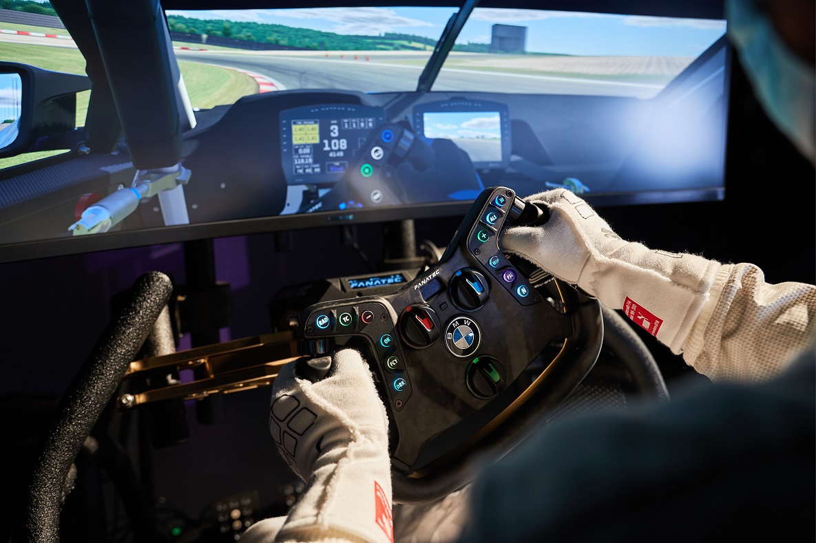 En sim racing aussi, on met des gants.