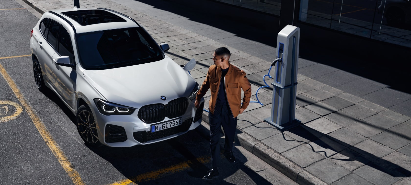 LES HYBRIDES RECHARGEABLES BMW BUSINESS DESIGN. LES HYBRIDES RECHARGEABLES BMW BUSINESS DESIGN.