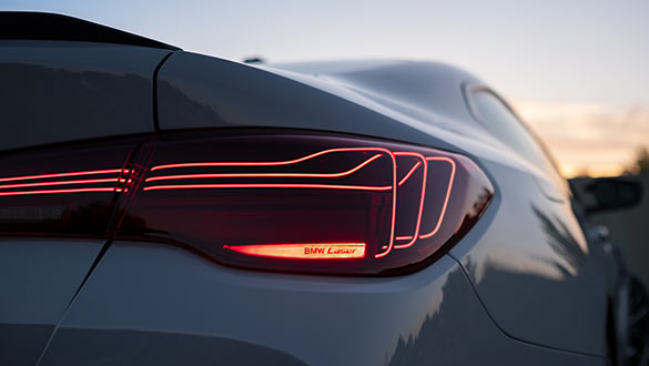 BMW Z4 M40i de face en dynamique sur la route