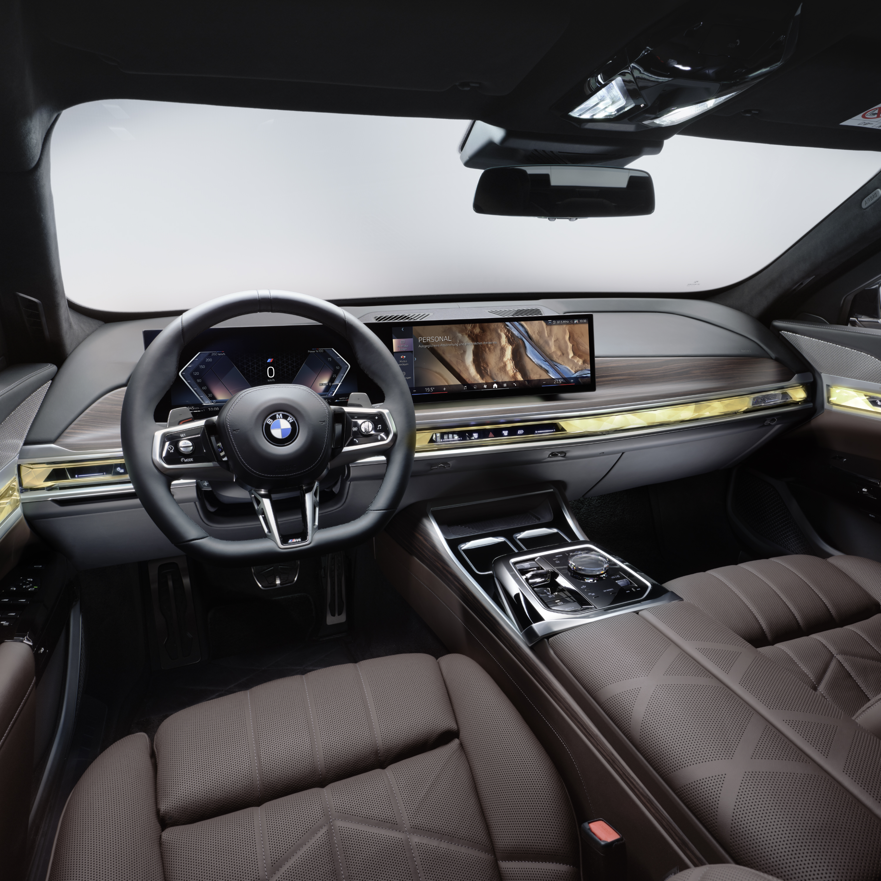 Poste de conduite BMW avec volant et écran