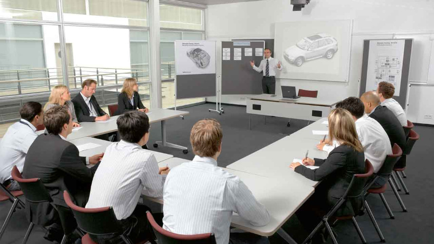 ACADÉMIE DE LA VENTE AUTOMOBILE. ACADÉMIE DE LA VENTE AUTOMOBILE.